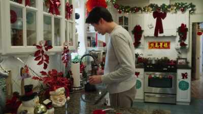 (phone rings) - A Big Fat Family Christmas