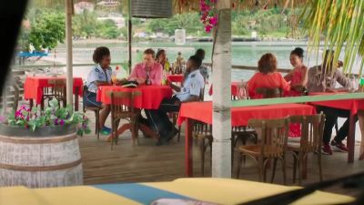 PHONE RINGS - Death in Paradise