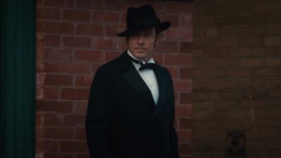 [phone rings] - Murdoch Mysteries