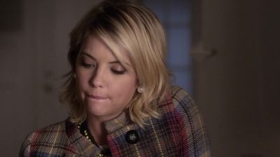 ( phone rings ) - Pretty Little Liars
