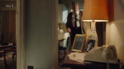 PHONE RINGS - Endeavour