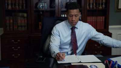 [Phone rings] - Tyler Perry's The Oval
