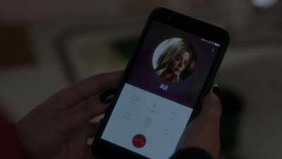 [phone rings] - Pretty Little Liars: The Perfectionists