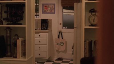 - (phone rings)
- What do you want from me, Eric? - Entourage