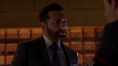 (phone rings)
- What? - The Strain