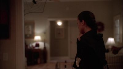 (phone rings)
Ziva. - NCIS