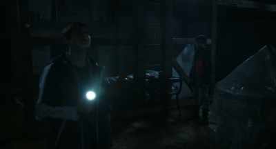 Phone's dead, too. - Goodnight Mommy