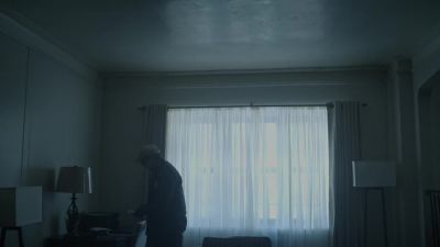 Phone's dead. - Mr. Robot