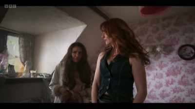 - Phwoar! If you
weren't my mum... - Henpocalypse!
