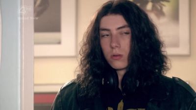 PIANO MUSIC PLAYS - Skins