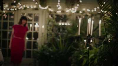 [piano music plays] - Zoey's Extraordinary Playlist