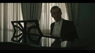 ♪ (PIANO STOPS) ♪ - The Plot Against America