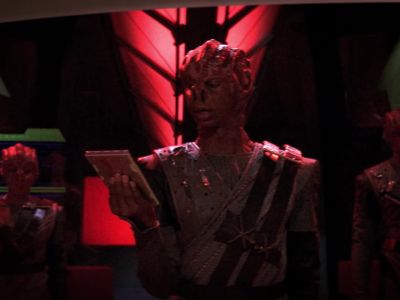 Picard and Dathon at El-Adrel. - Star Trek: The Next Generation