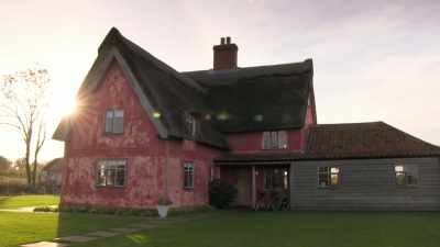 -- Picture postcard -
the thatched roof - Extraordinary Escapes with Sandi Toksvig