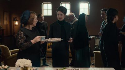-Pie?
-No, thank you. - Call the Midwife