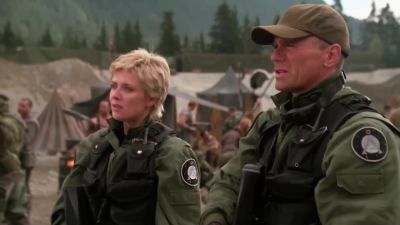 - Pierce?
- Colonel. - Stargate SG-1