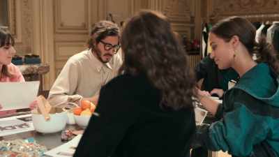 - Pierre, can you bring us a sample, please?
- Of course. - Irma Vep