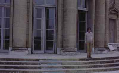 Pierre, listen to me.
I'm going to guide you. - The Nude Vampire