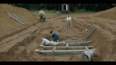 -[Piggott] Jim! Billy Grimes!
-Stuart! - The Dig