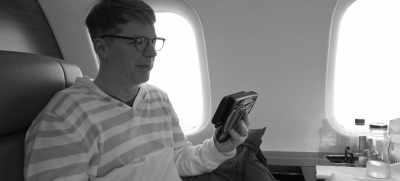 [pilot on speaker]
We're about, uh,
one minute to landing. - SmartLess: On the Road