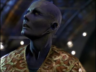Pilot?
- Still moving through Moya's ducts overhead. - Farscape
