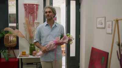 Pink roses, to remember
your pink building by. - A Greek Recipe for Romance