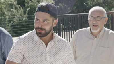 [Pino speaking Italian] - Down to Earth with Zac Efron