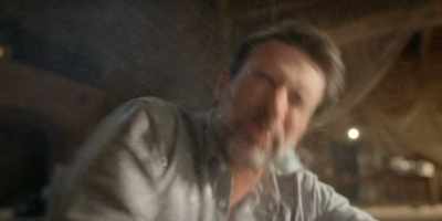 -[pipe rumbling]
-[chuckles] - La Dolce Villa