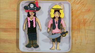 -Pirate flapper?
-[chuckling] - Halloween Cookie Challenge