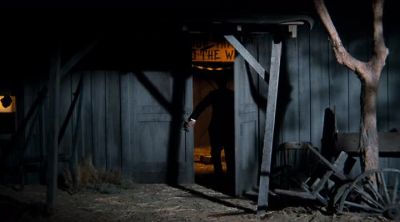 -Place looks deserted.
-Hope nothing's wrong. - The Waltons