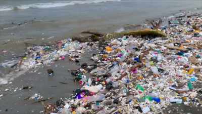 Plastic breaks down - A Brief History of the Future