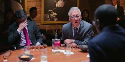 -Play what?
-[in Korean] A drinking game, Mr. Parker. - Vacation Friends 2