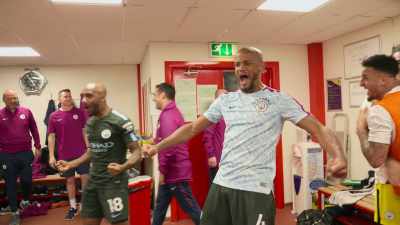 [players shouting and cheering] - All or Nothing: Manchester City