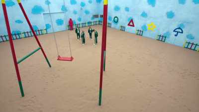 Players,
the second game is called - Squid Game: The Challenge