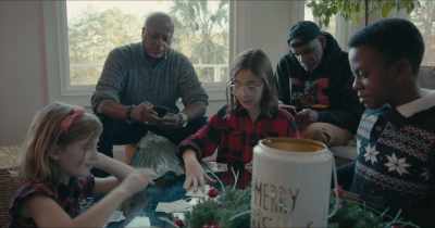 [playful music]
[guests chattering] - Christmas at Xander Point