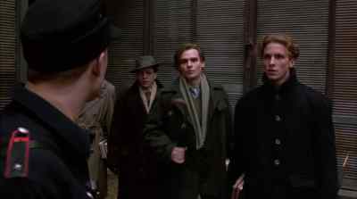 PLAYING COWBOYS
AND INDIANS ? - Swing Kids