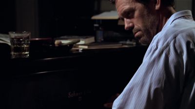 (PLAYING HAPPY BIRTHDAY) - House