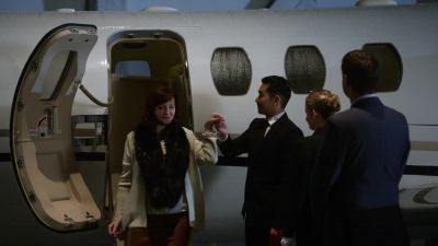 - Pleasant flight,
mrs. Rathaway? - The Flash