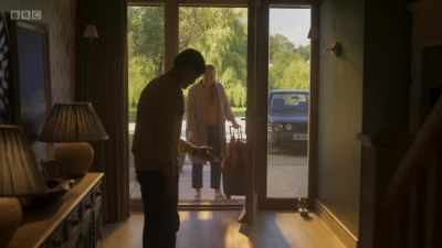 Please, come in. - Chloe