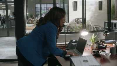 Please don't burn
the building down. - The Rookie: Feds