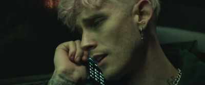 - Please don't hang up.
- I told you I'm working. - One Way