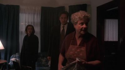 Please excuse me for one second.
I've got something on the stove. - The X-Files
