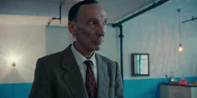 Please hand me a functioning
telecommunications device. - Stanleyville