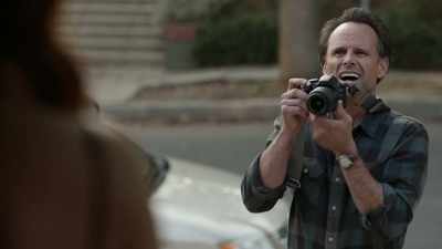 Please, just look
right here really quick.[horn honks] - The Unicorn