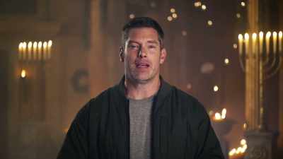 Please lean in, take
in everything you can - Christmas with The Chosen: Holy Night