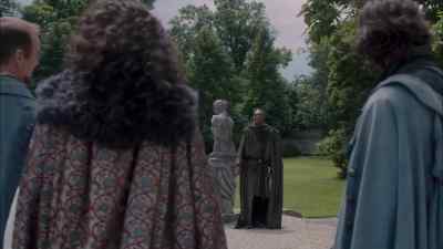 Please, move back, back.
Please, Your Majesty, back. - The Musketeers