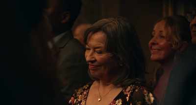 Please raise your glasses
for a toast to Jay and Anna. - Obsession