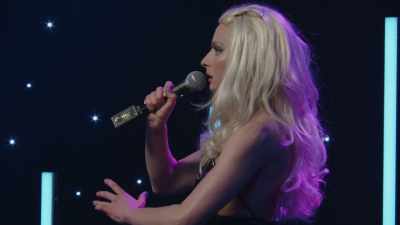 Please say, - Courtney Pauroso: Vanessa 5000