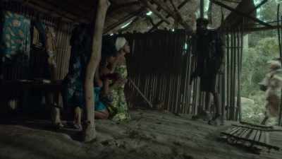 Please, sir, I don't have
anything, I'm a trader. - Shanty Town
