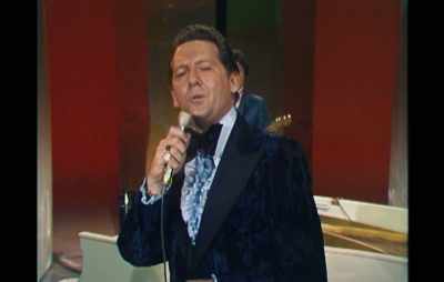 ♪ ...please the Lord
Bobby sang the blues ♪ - Jerry Lee Lewis: Trouble in Mind